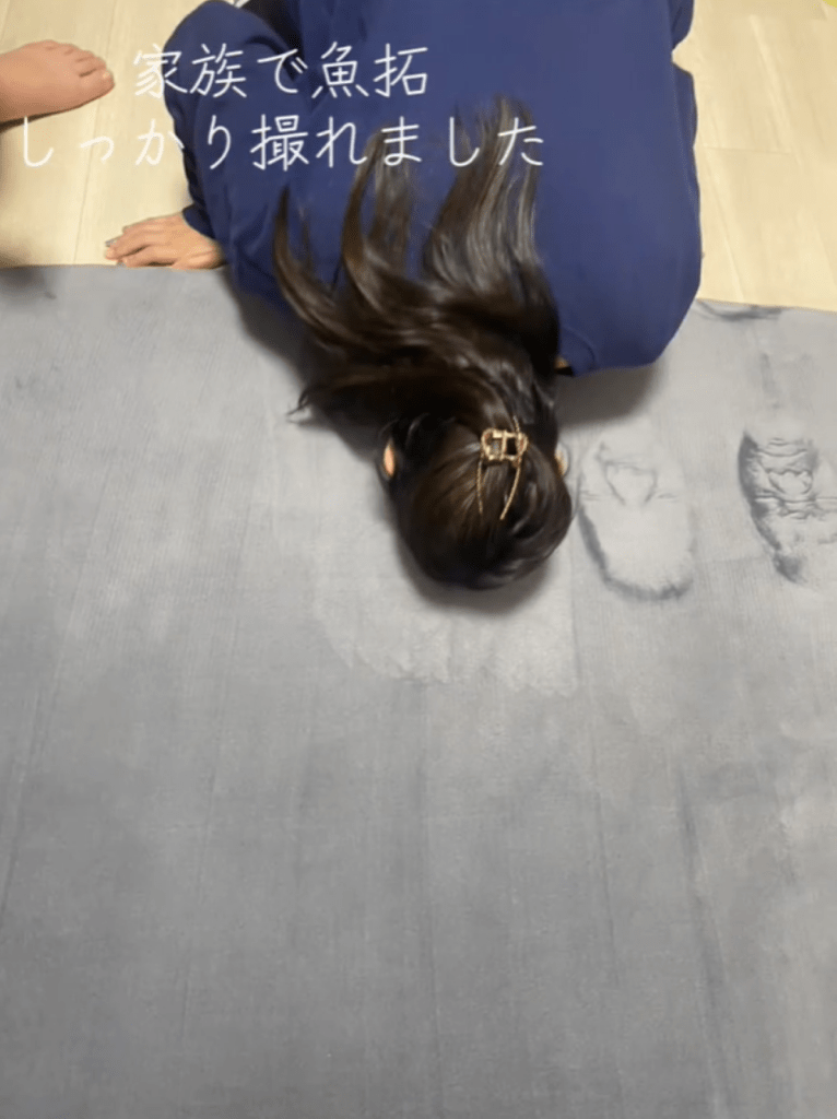 顔の跡をつける様子③（＠a2k1yさんより提供）