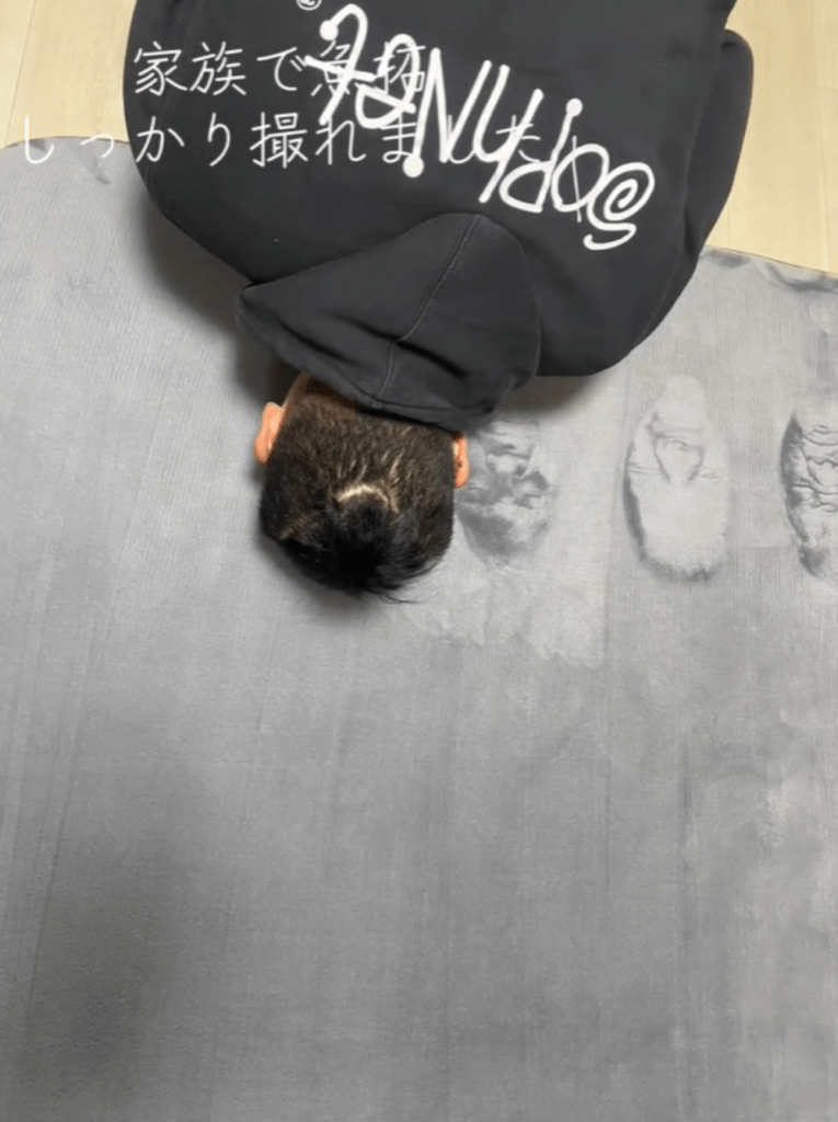 顔の跡をつける様子④（＠a2k1yさんより提供）