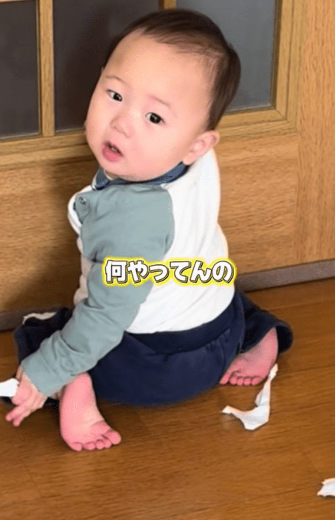 驚く息子さん（＠bebi_mon_ikujiさんより提供）