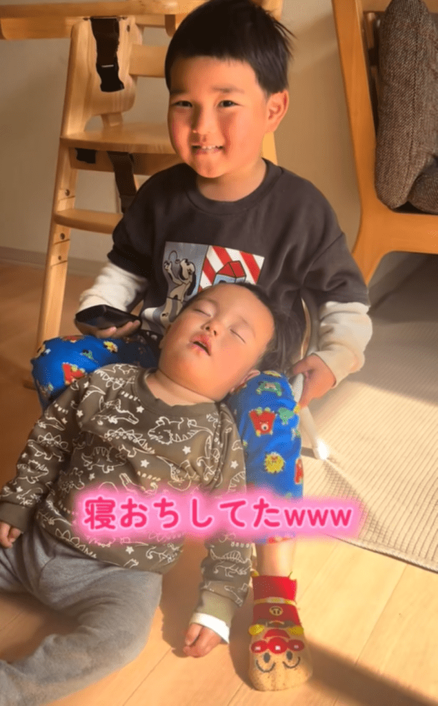 寝落ちした弟くん（＠yume_harryさんより提供）