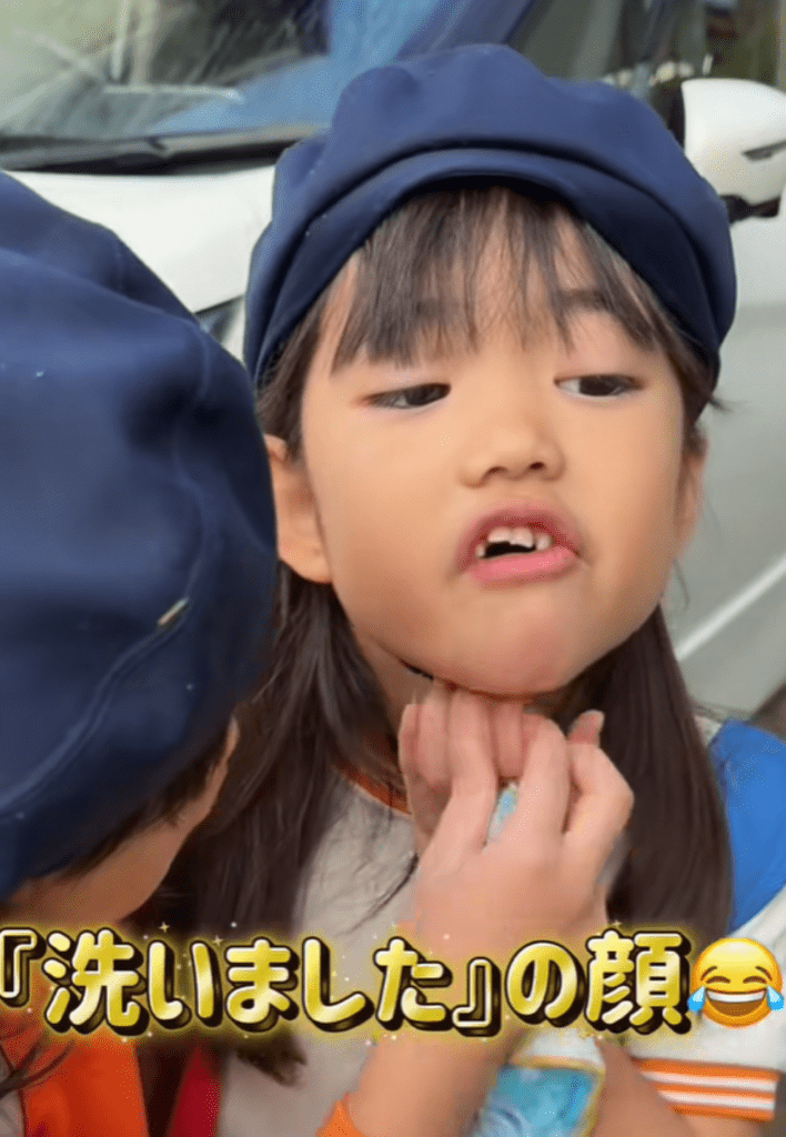 洗いましたの顔をする妹ちゃん（＠ririmomofamilyさんより提供）