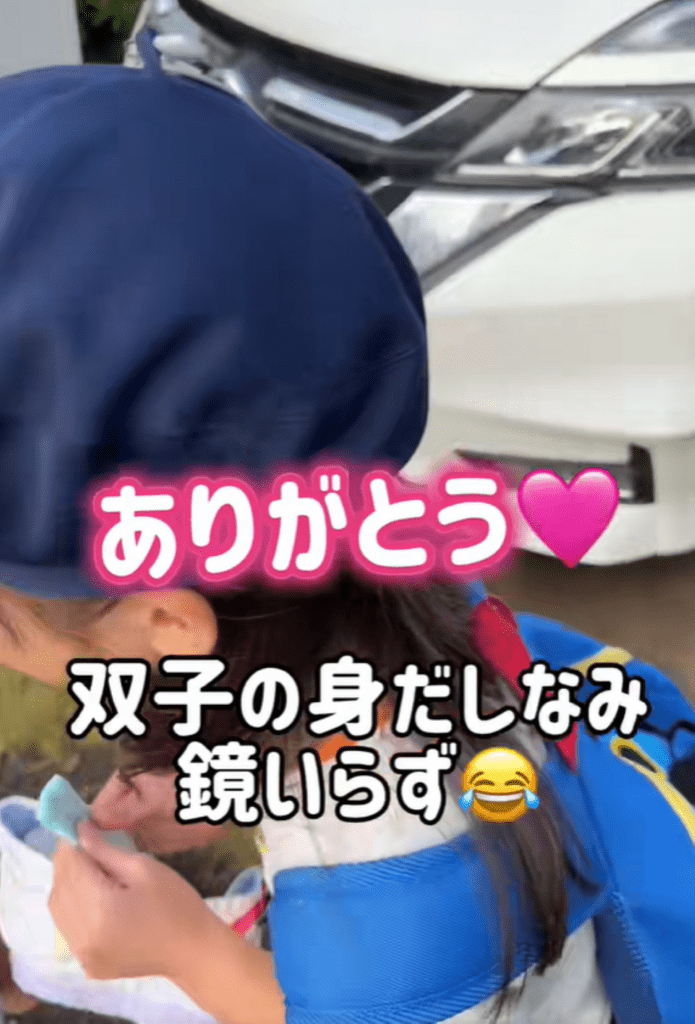 お礼を言う妹ちゃん（＠ririmomofamilyさんより提供）