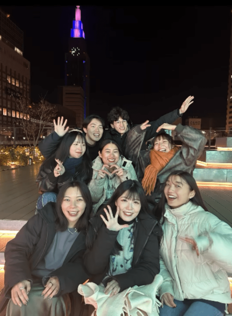 同窓会での集合写真③（＠okidoki_reikaさんより提供）