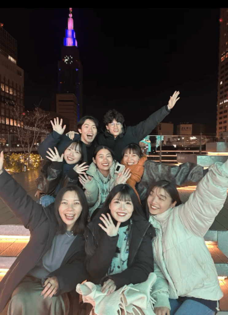 同窓会での集合写真④（＠okidoki_reikaさんより提供）