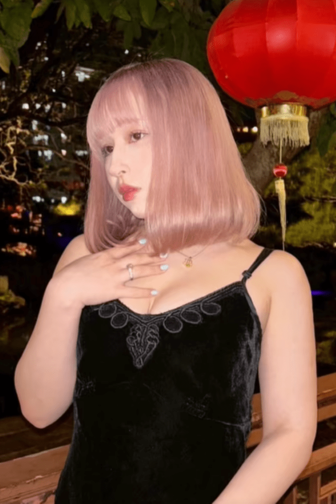 ピンク髪の娘さん①（＠maria.n263さんより提供）