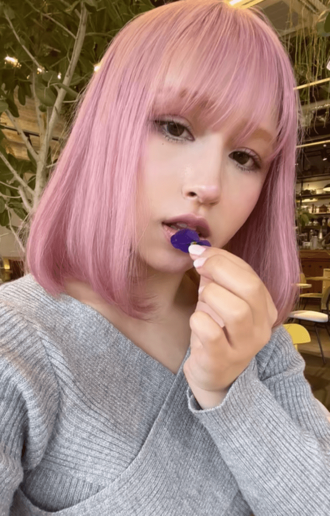 ピンク髪の娘さん③（＠maria.n263さんより提供）