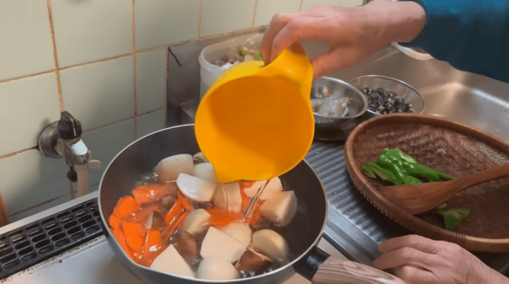 中華丼の具を作る様子②（＠grandma_and_meさんより提供）