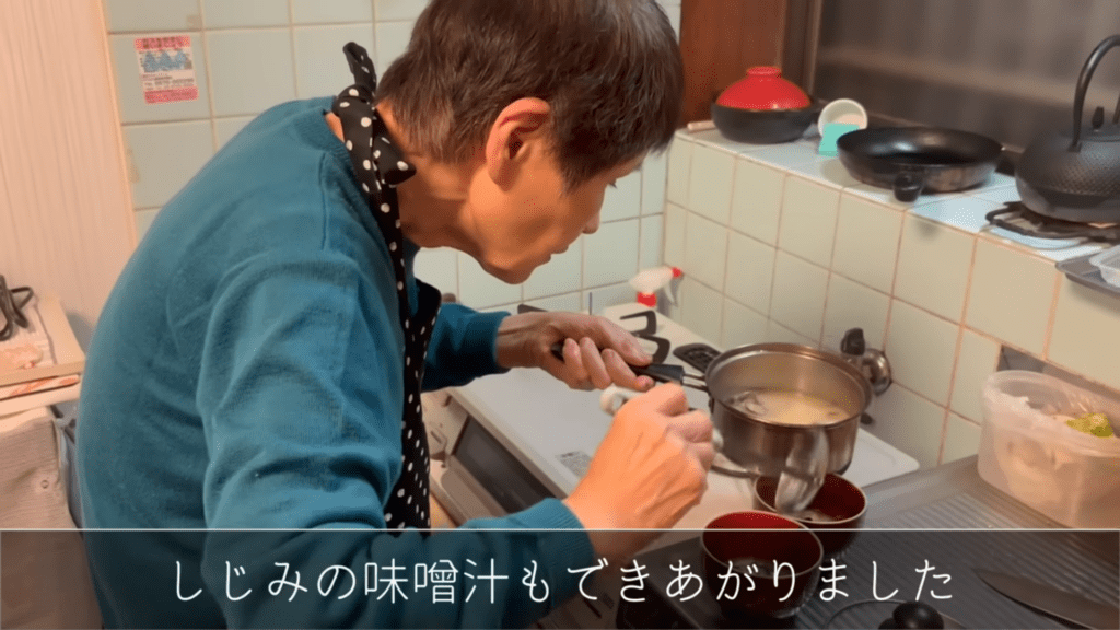 夕食を作るおばあちゃん④（＠grandma_and_meさんより提供）