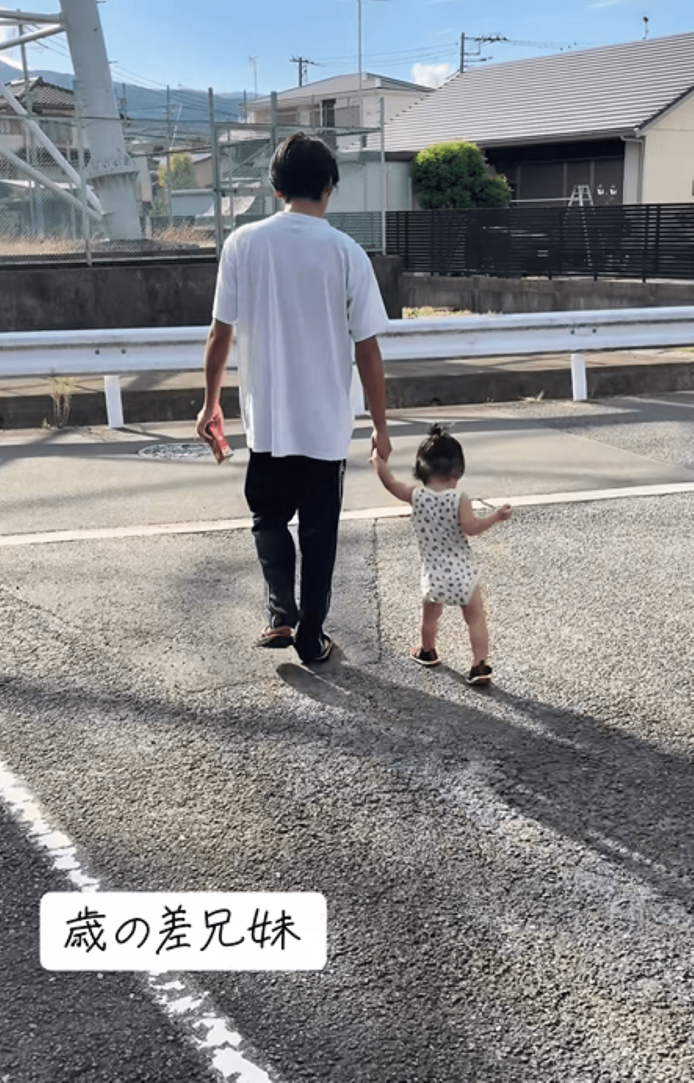 1歳の妹を溺愛する17歳兄。SNSで大絶賛された2人の関係性に「超イケメンお兄ちゃん…!」「お父さんにしか見えないw」