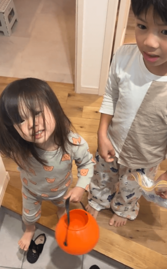 妹さんと一緒にお出迎えしてくれるように（@richan0612さんより提供）