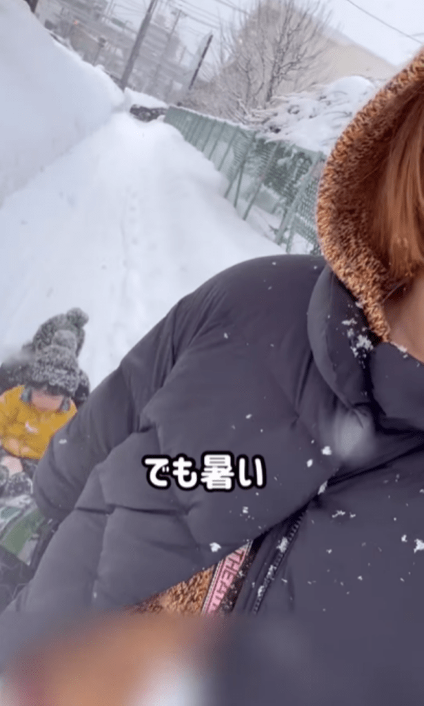 ソリを引くママさん（＠fjen_a08さんより提供）