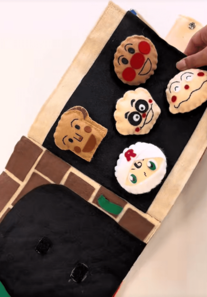 開くとキャラクターが勢ぞろい（＠m_iraamiさんより提供）