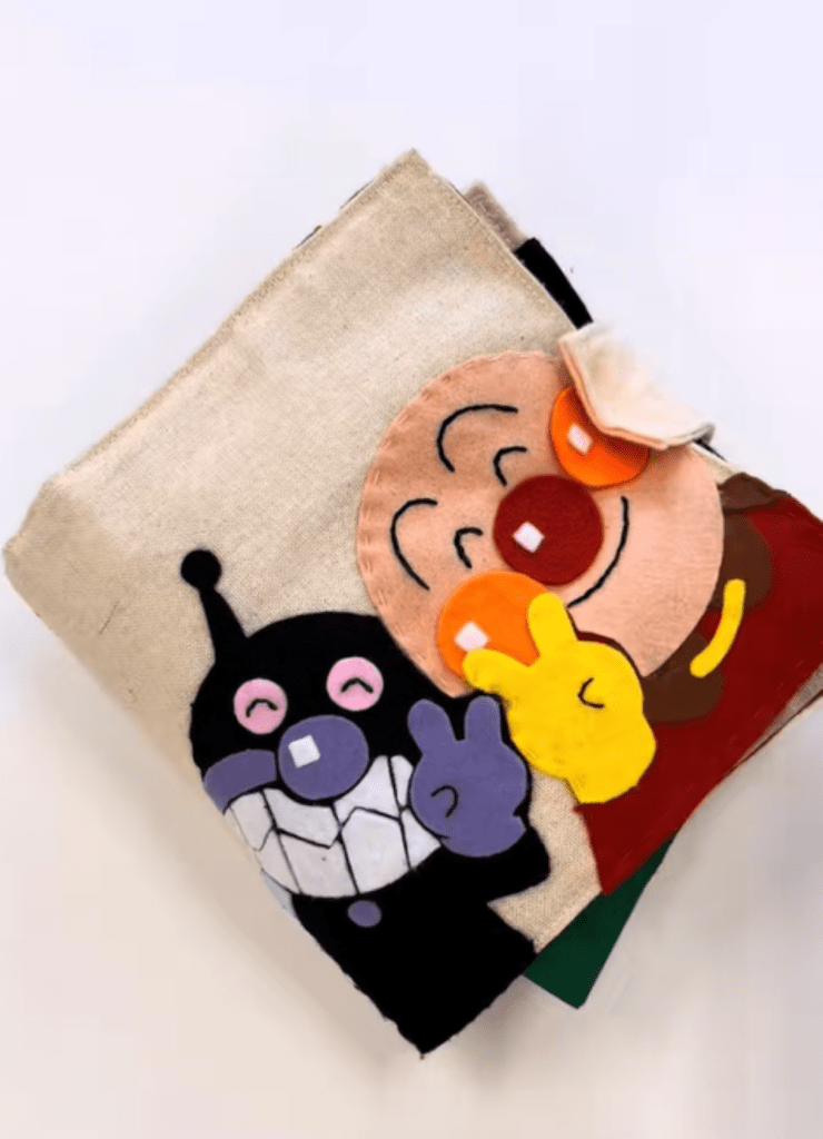 手作りフェルト絵本（＠m_iraamiさんより提供）