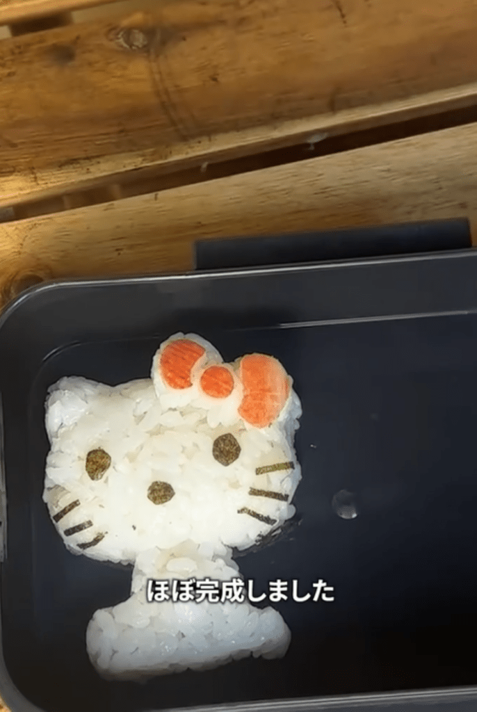 カニカマでリボン作り（＠taiyou_spさんより提供）