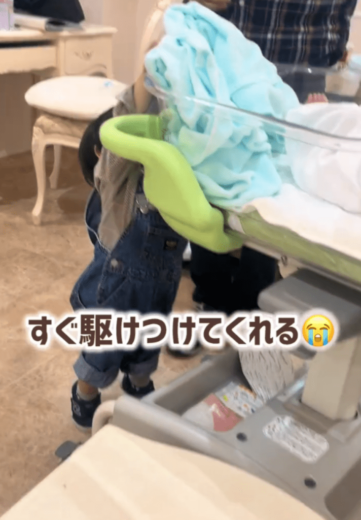 弟くんのもとに駆け付けるお兄ちゃん（＠shu.taremayuさんより提供）