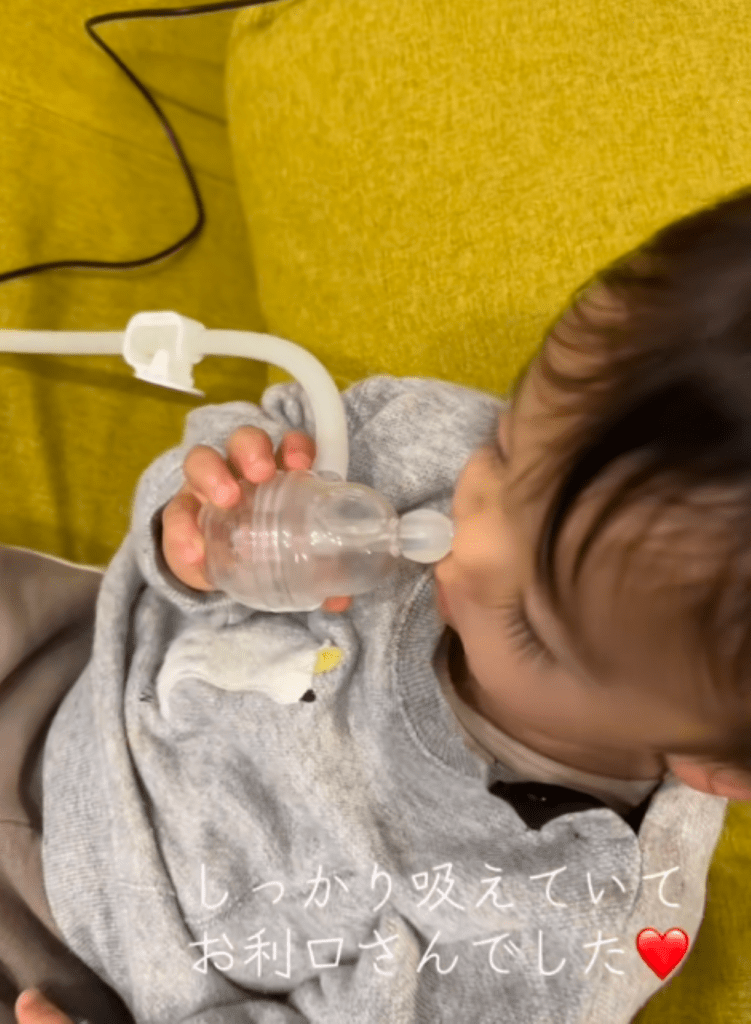 上手に鼻吸い中（＠realsento68さんより提供）