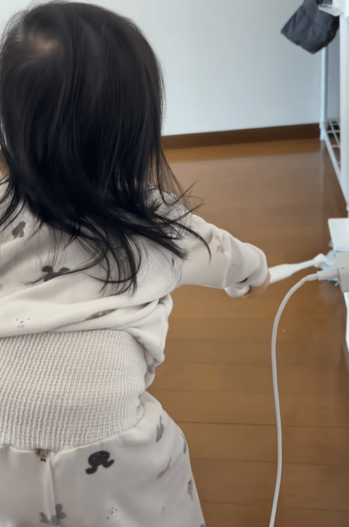 遠くまで手を伸ばして掃除（＠_sei_sei_11さんより提供）