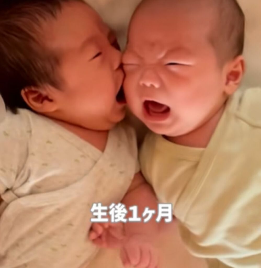 生後1ヶ月（＠twins_recipi_yuさんより提供）