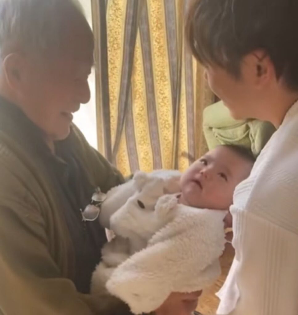 パパさんも嬉しそうな様子（＠fdfd3471さんより提供）