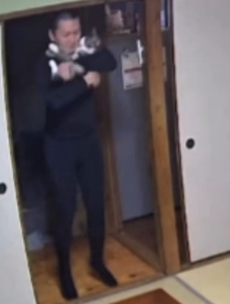 頭をぶつけてしまった旦那さん（＠gesshokutohirumaさんより提供）