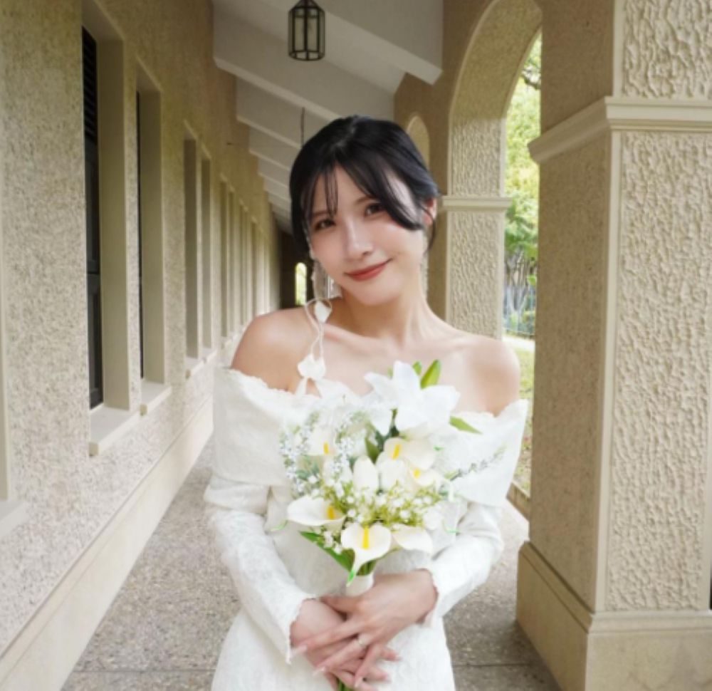 お母さんのドレスを着て①（＠nuu.log__さんより提供）