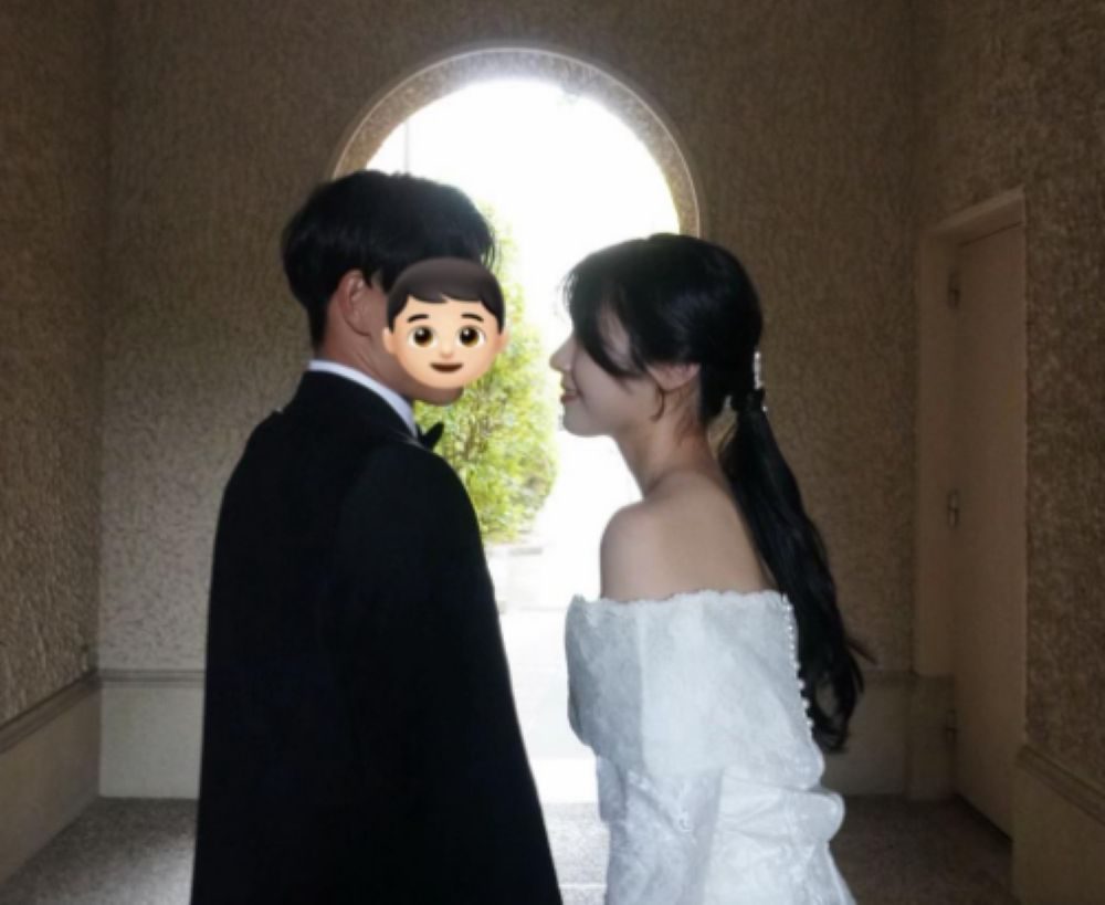 お母さんのドレスを着て②（＠nuu.log__さんより提供）