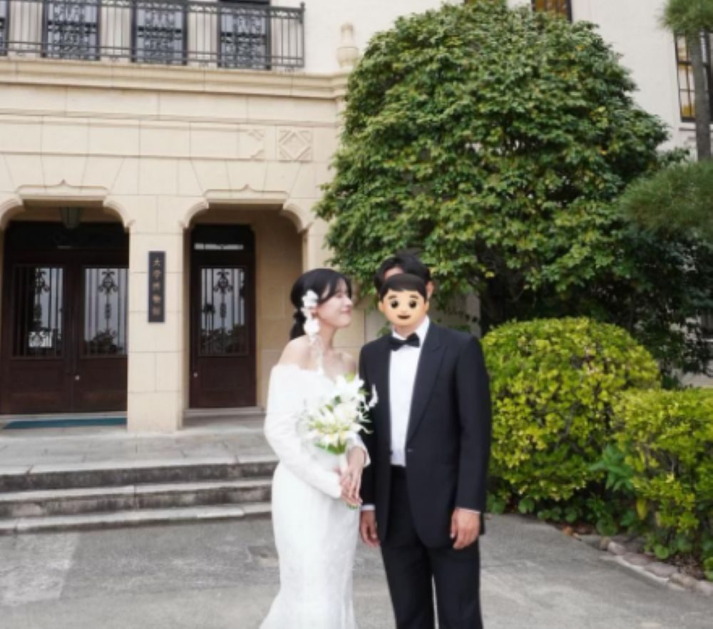 お母さんのドレスを着て③（＠nuu.log__さんより提供）