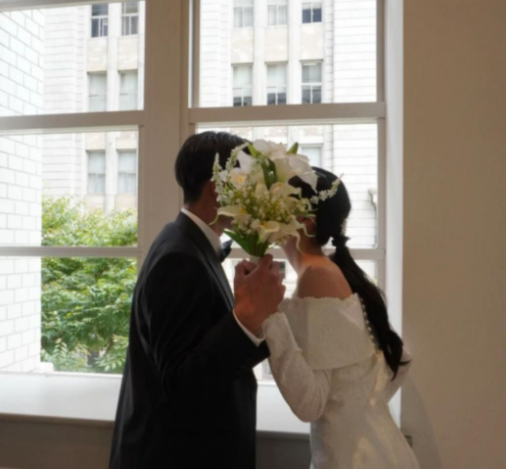 お母さんのドレスを着て⑤（＠nuu.log__さんより提供）