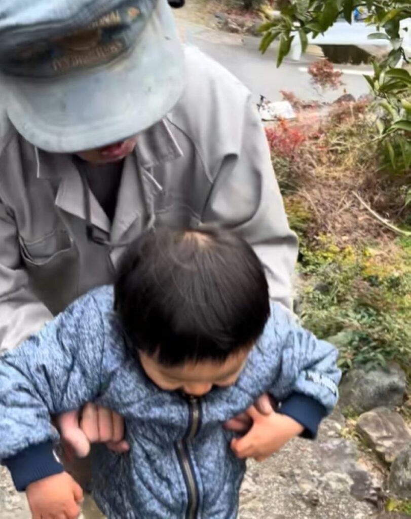 純造さんと息子さんの様子⑦（＠mypeboy6さんより提供）