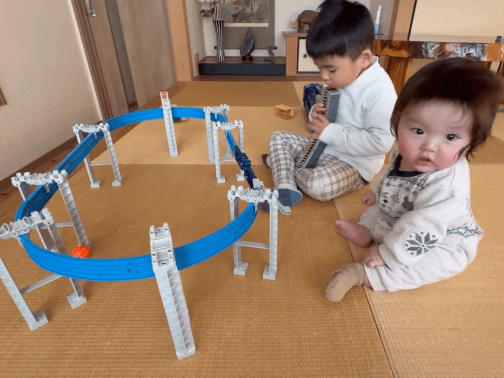 兄弟仲良し③（@ryosuke0526さんより提供）