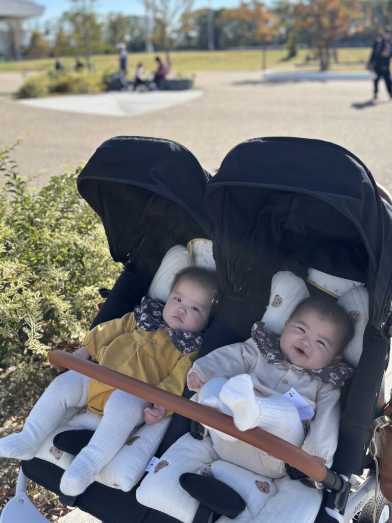 ベビーカーでお出かけ（@noco_twinsさんより提供）