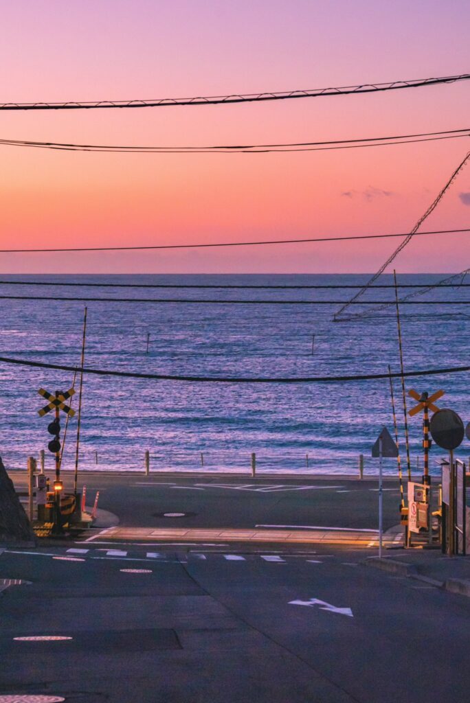 朝の踏切（＠ruiruicamoviさんより提供）