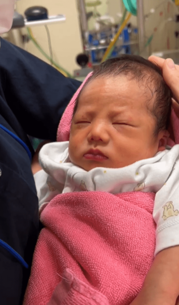 寝起きの息子さん①（＠marukome_kosodateさんより提供）