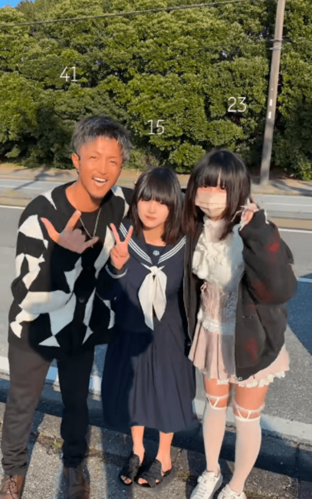 卒業式の日のパパさんと次女さん①（＠sho_papaさんより提供）