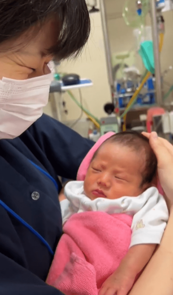 寝起きの息子さん②（＠marukome_kosodateさんより提供）