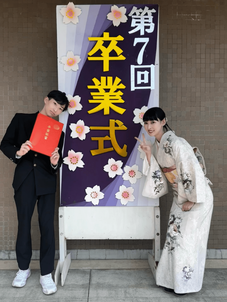 卒業式後の2ショット②（＠cscs01cscsさんより提供）