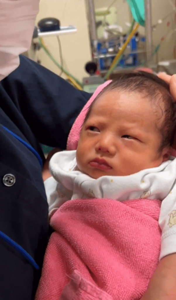 寝起きの息子さん④（＠marukome_kosodateさんより提供）