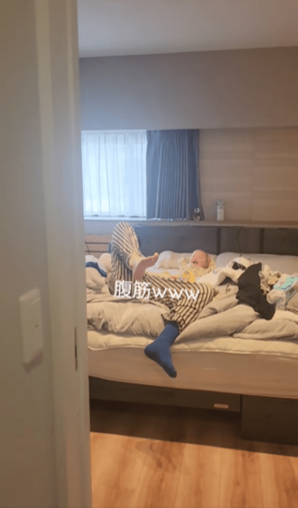 腹筋運動しているように見える息子さん④（＠avopippiさんより提供）