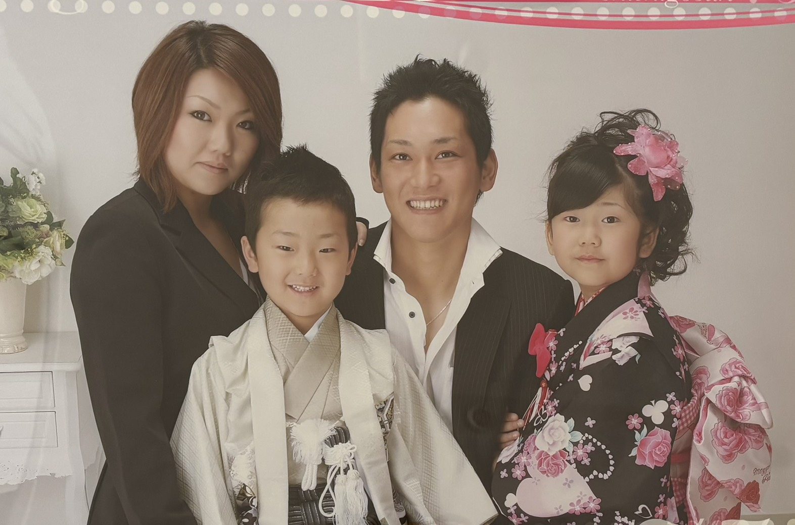 小学校が一緒だった2人。 20年後のまさかの姿に「美男美女すぎ」「え、ママ美しすぎる」「どれが父でどれが母ですか?!」