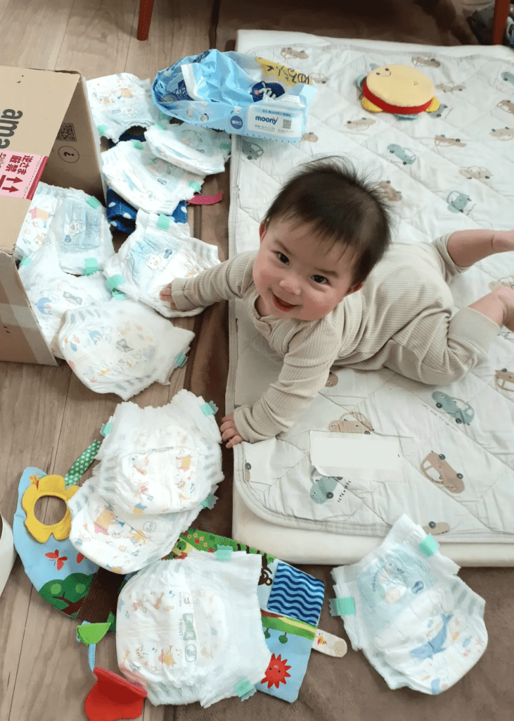 イタズラ中の息子さん①（＠__erina.27__さんより提供）