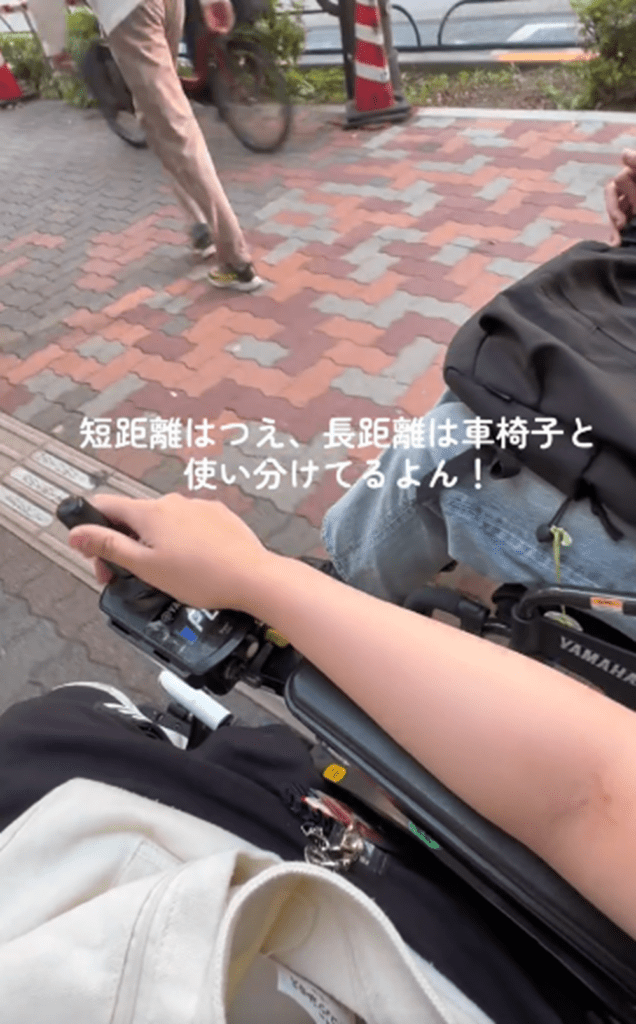 電動車いすでの移動（@301pon.edsさんより提供）