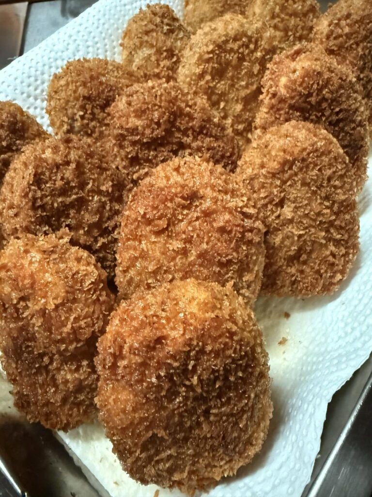 差し入れのコロッケ（＠jj_miwaさんより提供）