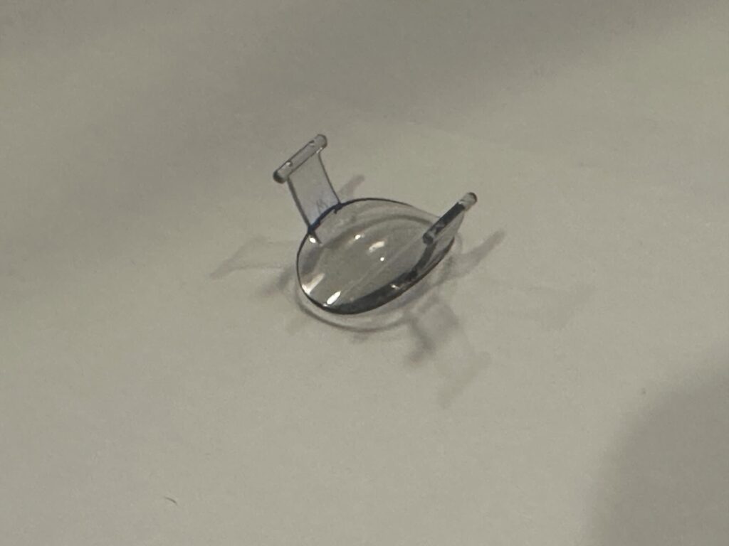 謎のプラスチック②（＠caracatcafeさんより提供）