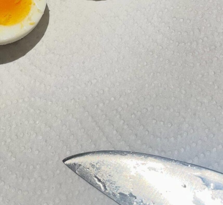 ゆで卵を作って切ってみたら…まさかの断面に「ええええ!!!」「そんなことあるんですか!?」「凄い奇跡」