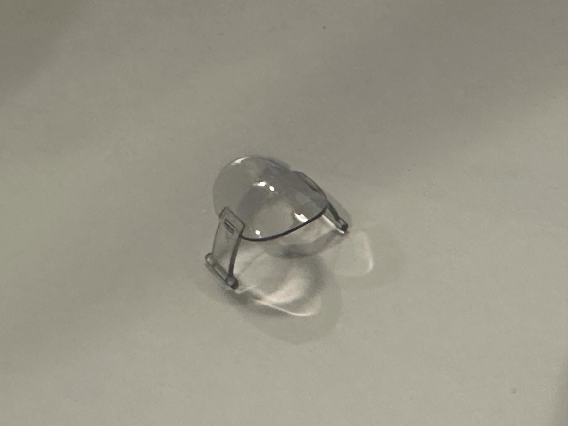 「これって…捨てても大丈夫？」家の中に落ちていた『謎のプラスチック』　→SNSで問いかけたら…すぐに正体判明「なんで分かるんだよ！」「Threadsすごい！」