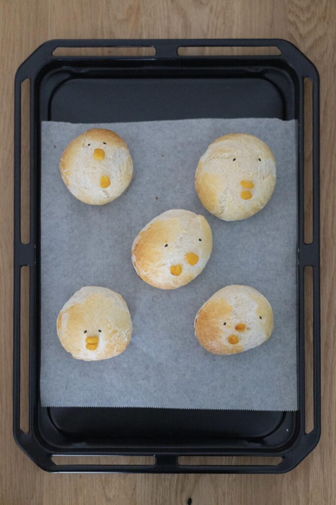 手作りのひよこパン②（＠deli_canvasさんより提供）