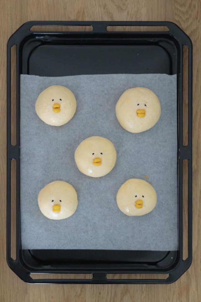 手作りのひよこパン①（＠deli_canvasさんより提供）