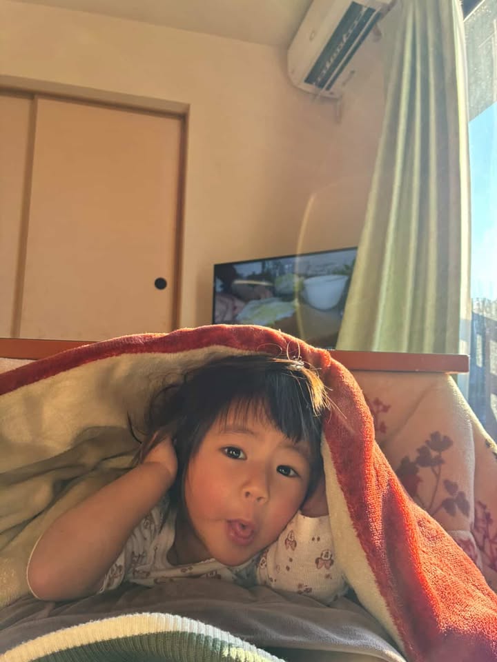 おばあちゃんがひ孫を抱っこすると…（＠ricohair_さんより提供）