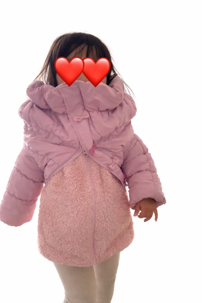 ダウンジャケットを着た娘さん②（＠kande.withloveさんより提供）