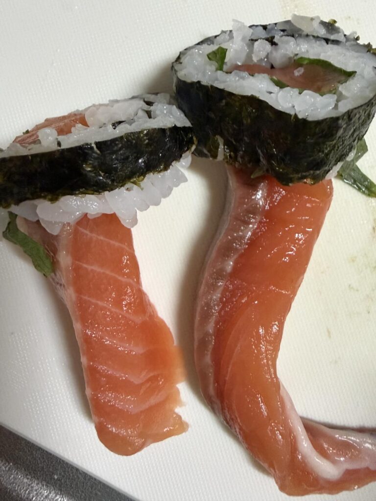 お寿司の端っこ（＠tm.6v6_kさんより提供）